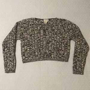 Cropped Attitude black and white knit sweater